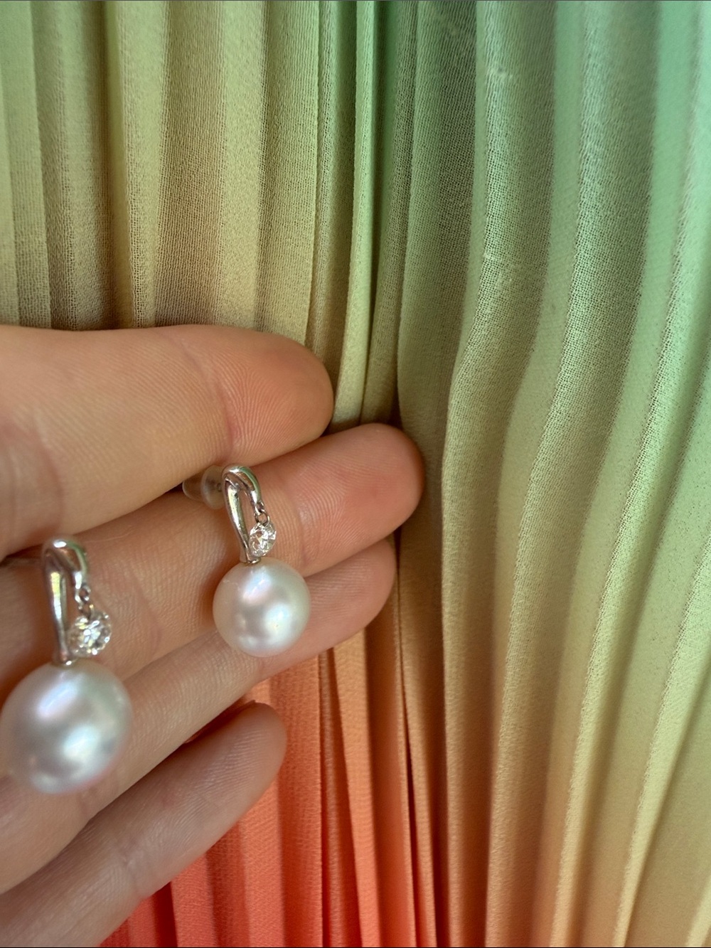 Tara Pearls 18kt gold dancing diamond earrings - Picture 7 of 11